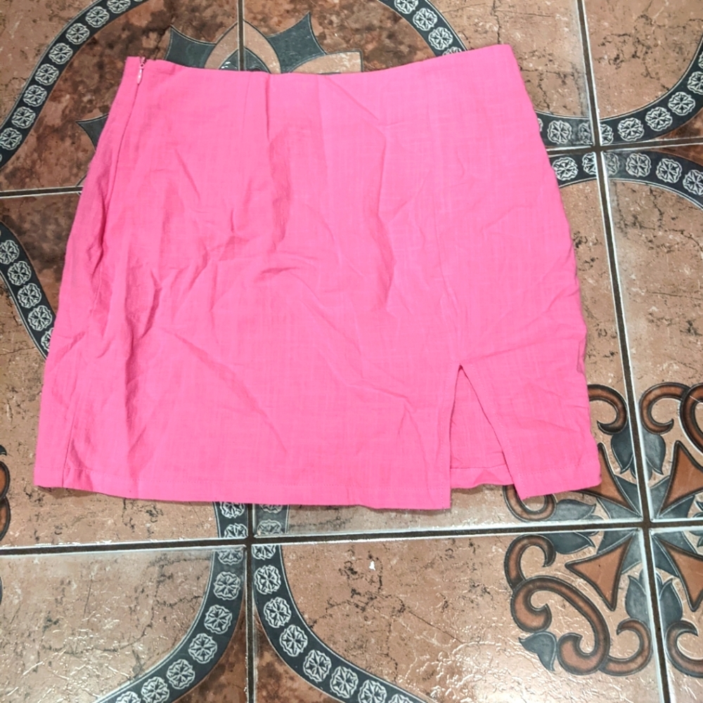 Bubblegum pink mini skirt with slit